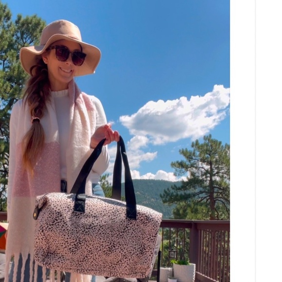 Scarf - Picture 11 of 13